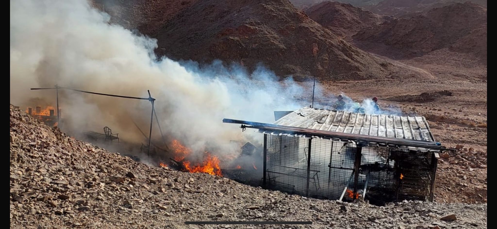 צפו: שריפת קראוון בכניסה ל׳חווה של בני׳ באילת