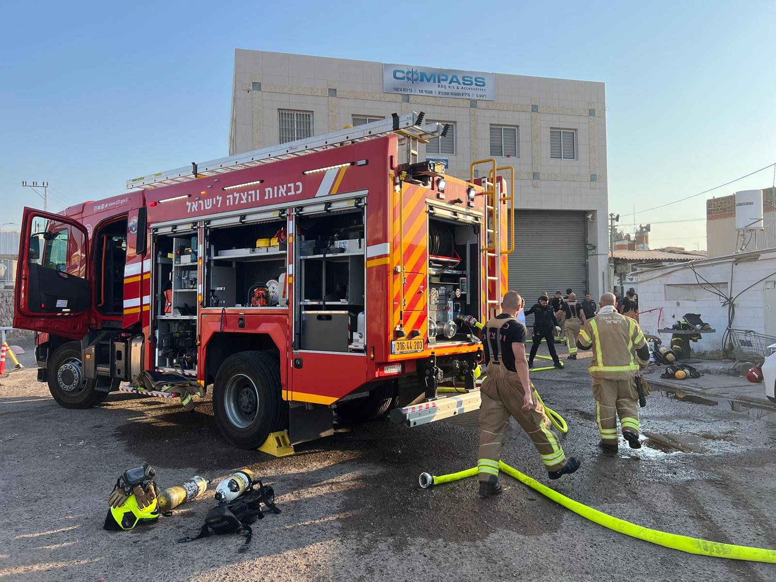 אדם נמצא ללא רוח חיים במבנה שנשרף באילת